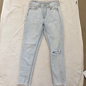 American Eagle light wash mom jean